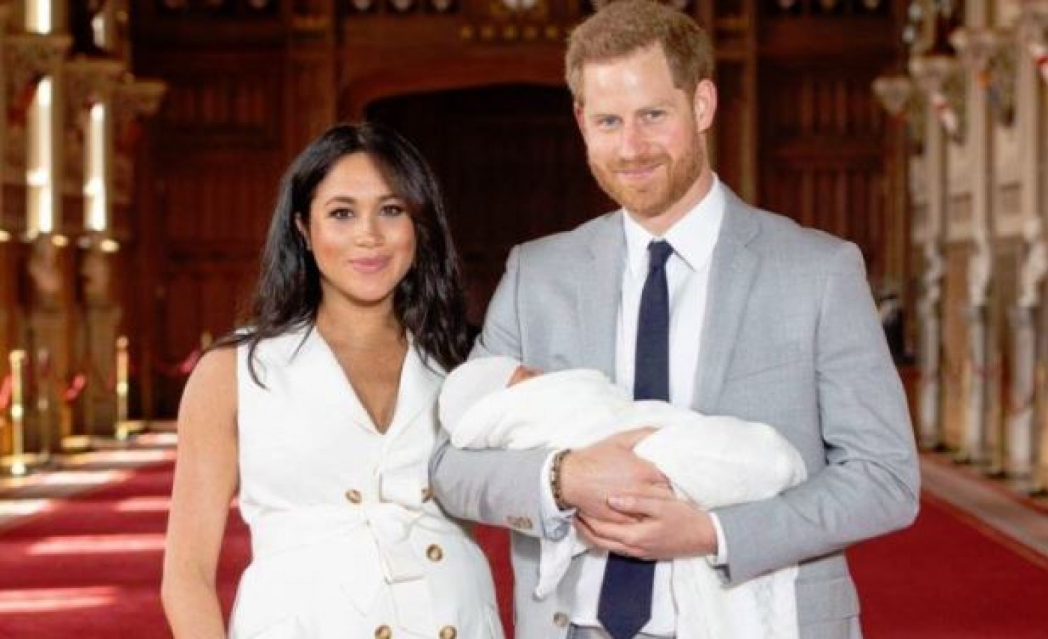 Itt az első fotó a királyi babáról, és a boldog szülők első interjúja