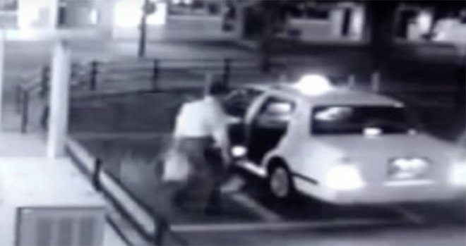 Videón a szellem nő, aki taxiba száll egy férfi után!